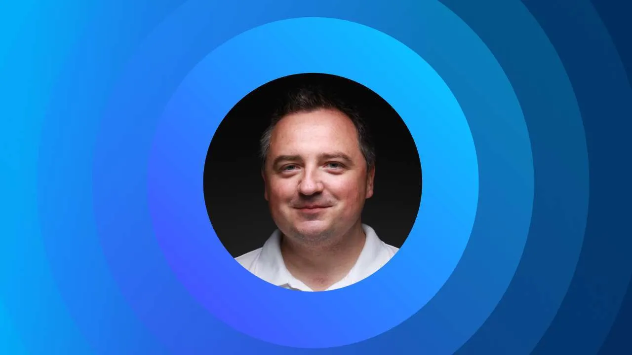 Portrait of Gruntify’s founder, framed by concentric blue rings